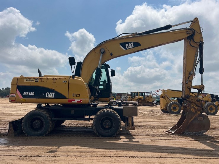 2011-caterpillar-m318d-image-5