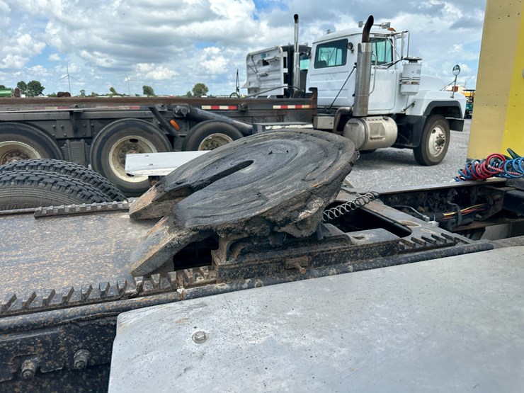 1998-peterbilt-379-image-25