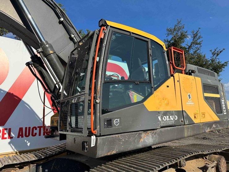 2019-volvo-ec350-excavator-image-14