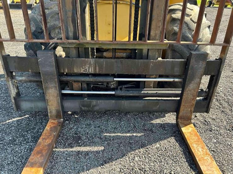 2010-caterpillar-cm1210106-rought-terrain-forklift-image-9