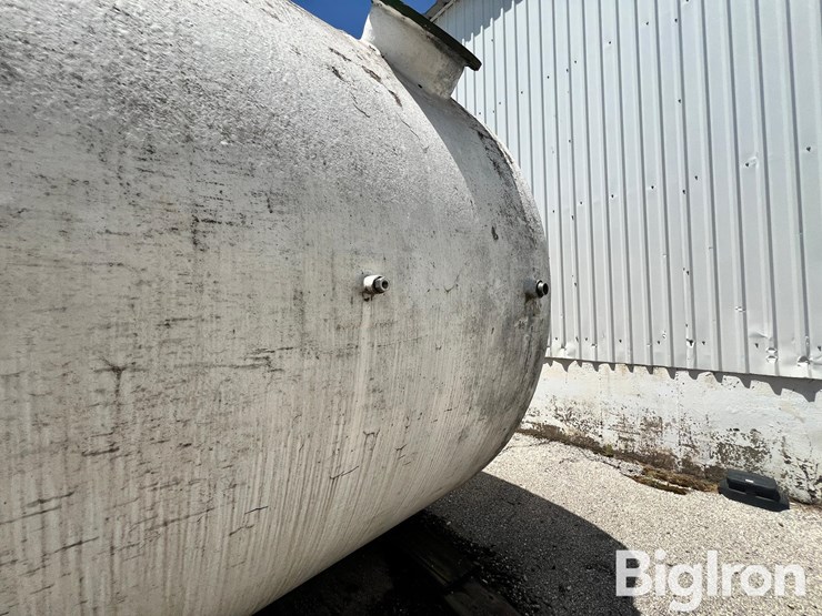8,000-gallon-(approx.)-fiberglass-liquid-feed-storage-tank-image-16
