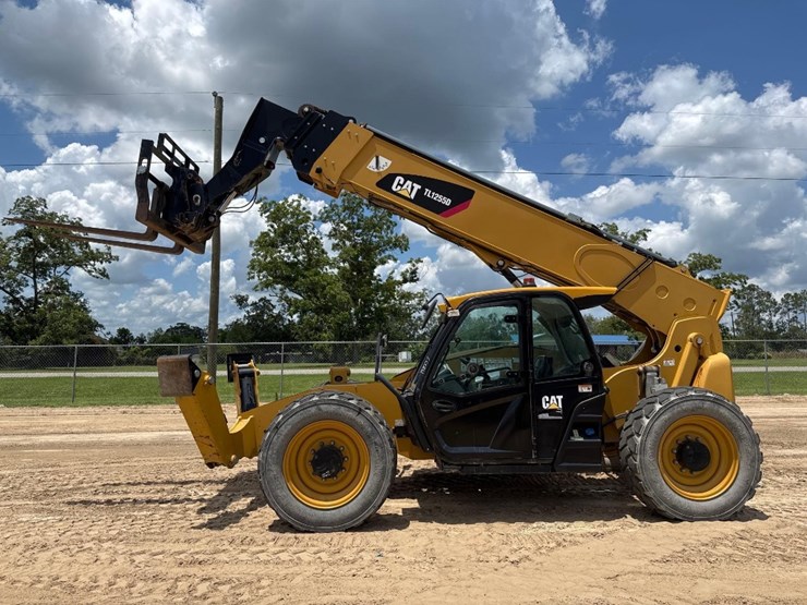 2020-caterpillar-tl1255d-image-1