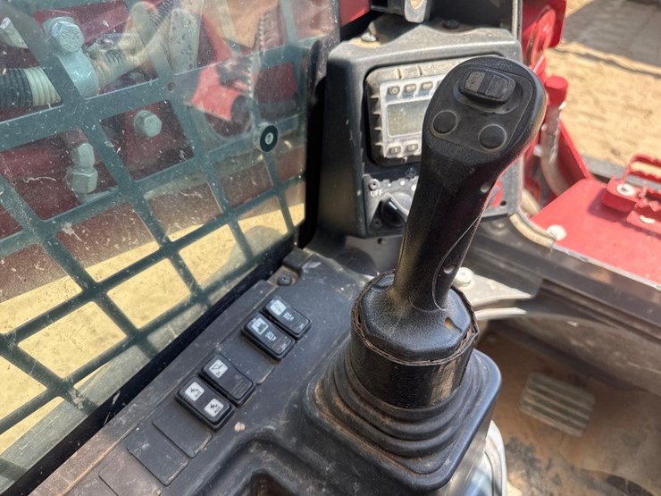 2023-takeuchi-tl10v2-image-25