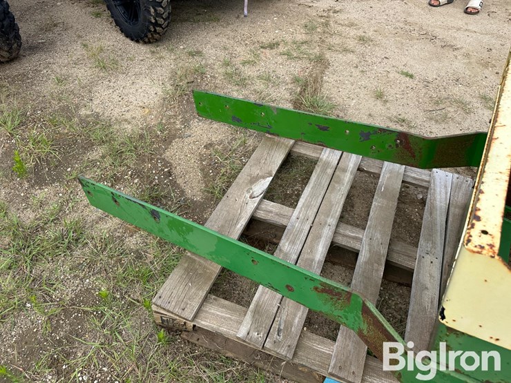 john-deere-large-frame-tractor-rock-box-image-17