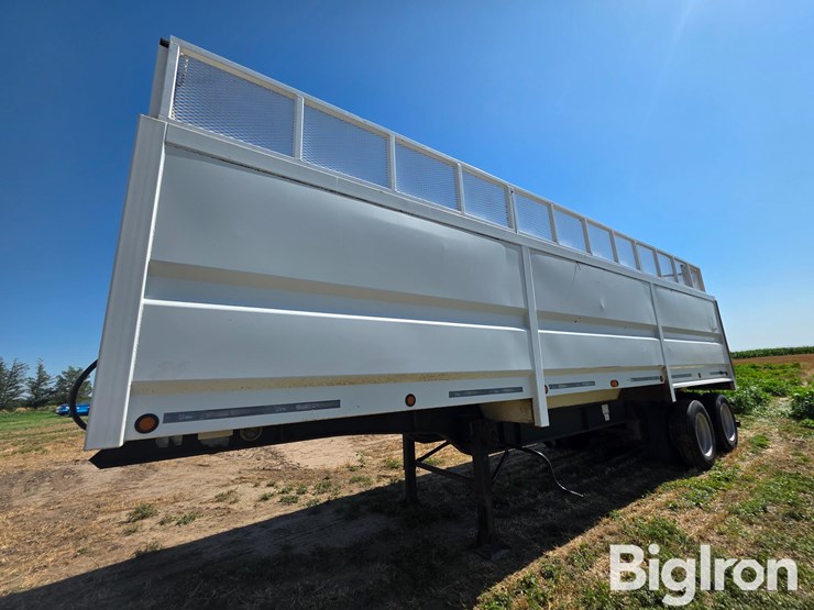 2009-courtney-berg-t/a-end-dump-silage-trailer-image-1