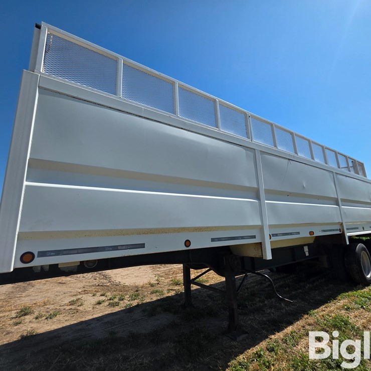 2009 Courtney Berg T/A End Dump Silage Trailer