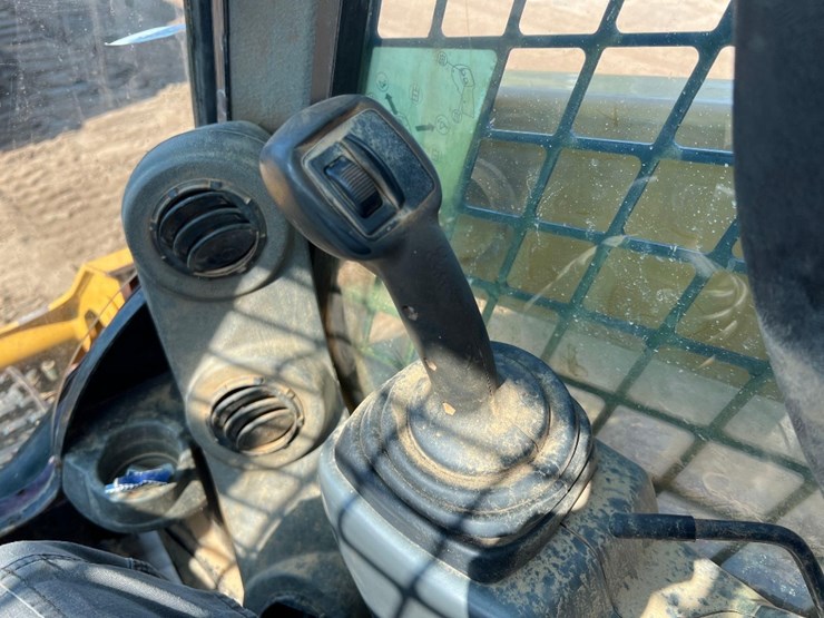 2016-caterpillar-259d-image-25
