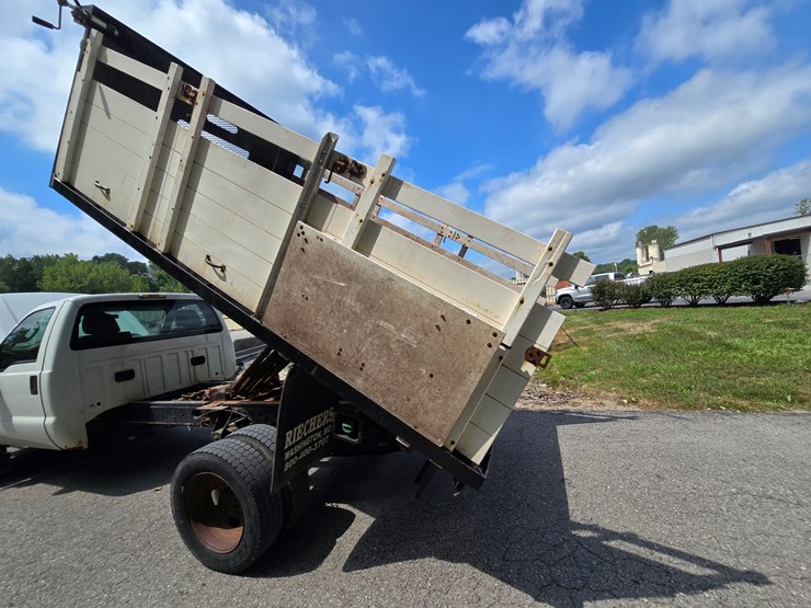 2011-ford-f550-image-89