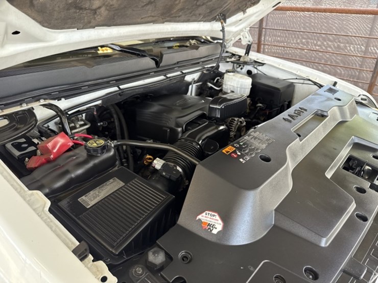 2013-chevrolet-silverado-2500hd-image-13