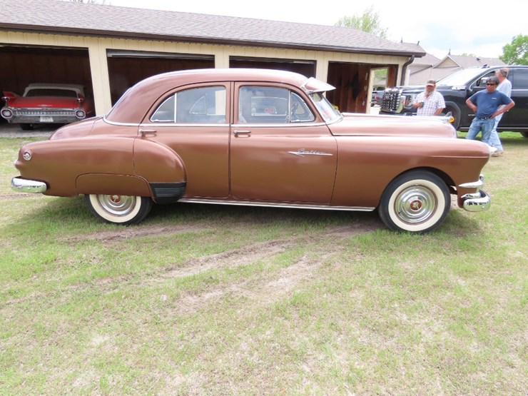 1951-pontiac-8-4dr-sedan-image-5