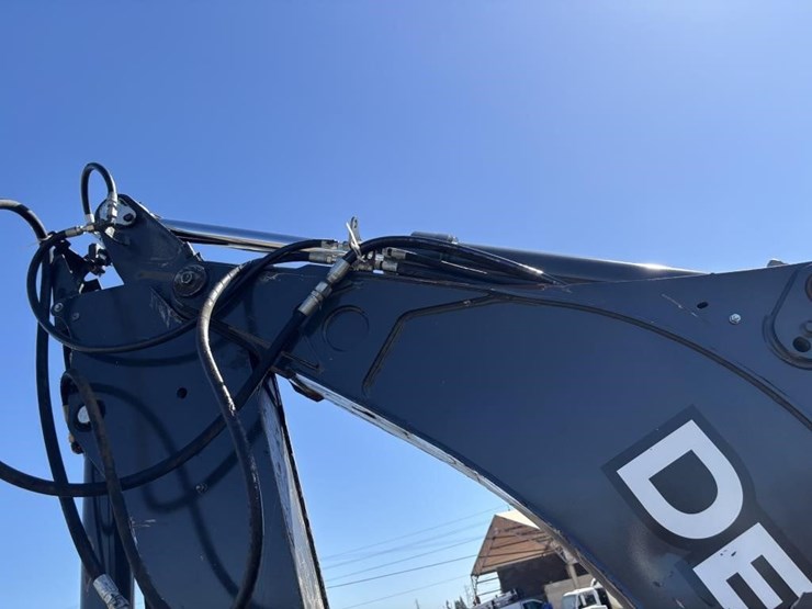 2020-deere-410l-image-22