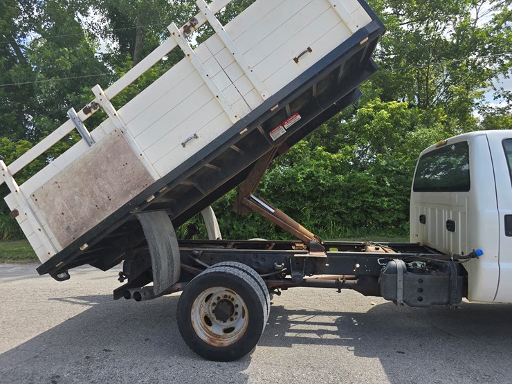 2011-ford-f550-image-100