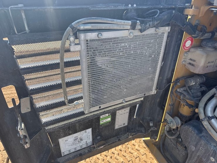2022-caterpillar-259d3-image-15