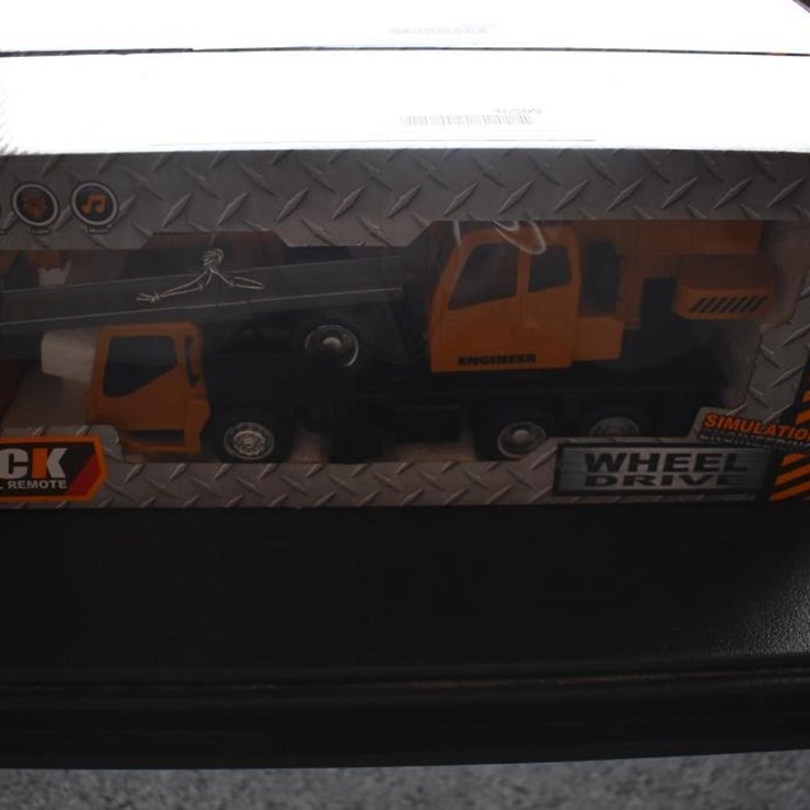 FUTURE TOY REMOTE CONTROL CRANE TRUCK 36509