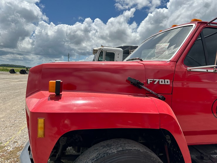 1992-ford-f700-image-29