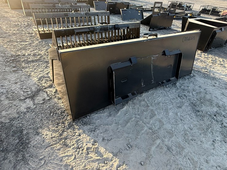 #2084-•-kc-84"-skid-steer-snow/litter-bucket-inv#:-25307-image-3