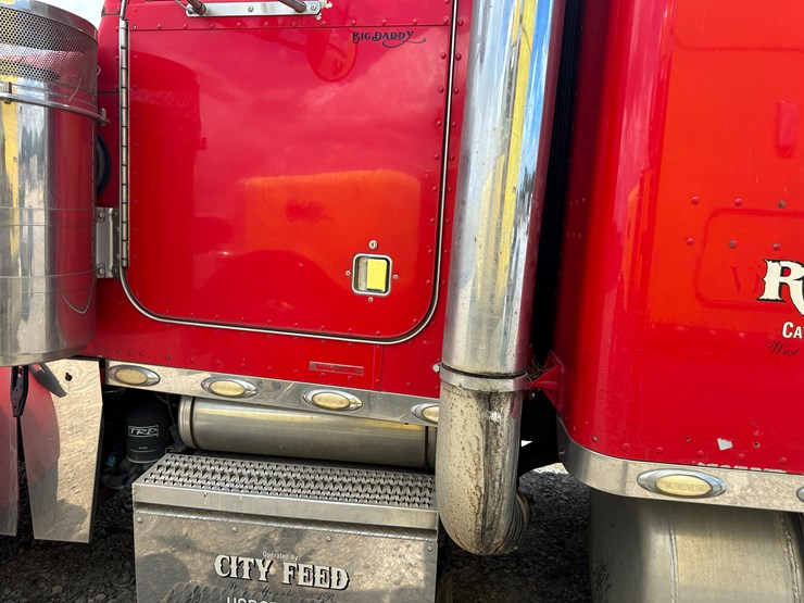 2003-peterbilt-379-image-30