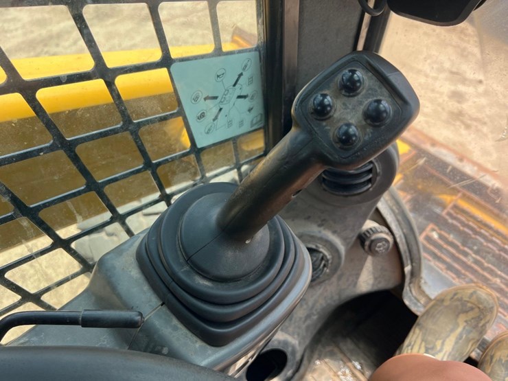 2014-caterpillar-272d-xhp-image-21