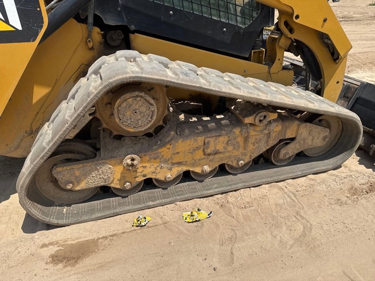 2015-caterpillar-289d-image-13