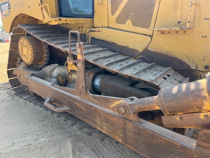 2018-caterpillar-d8t-image-13