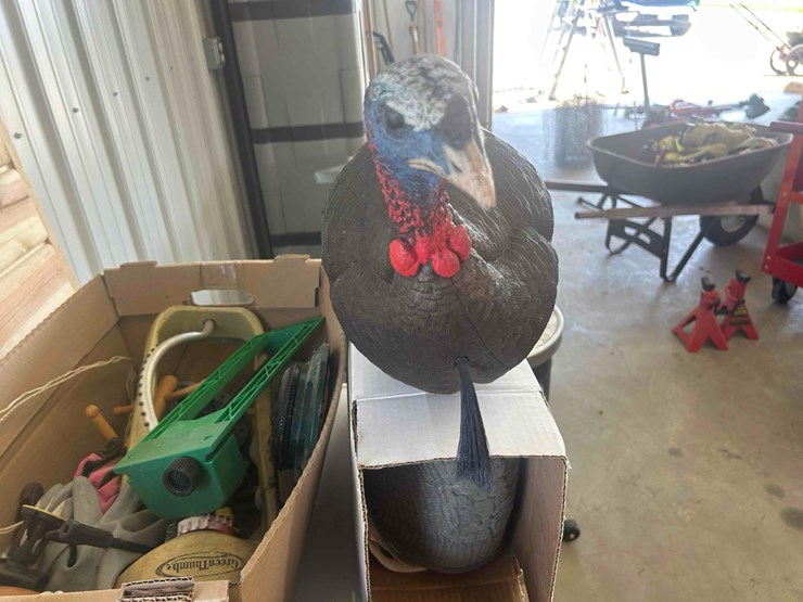 love-triangle-flock-turkey-decoys-image-1