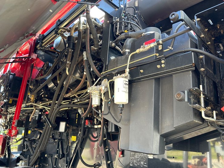 2014-case-ih-5140-image-11