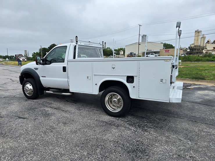 2007-ford-f550-image-14