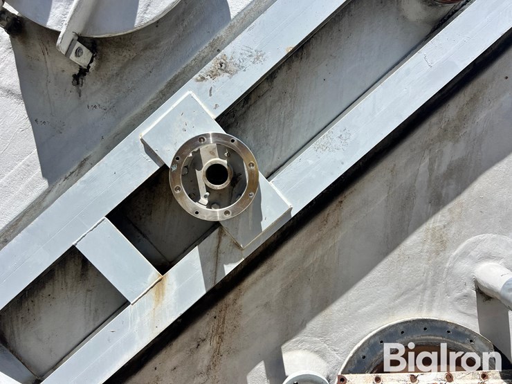 8,000-gallon-(approx.)-fiberglass-liquid-feed-storage-tank-image-15
