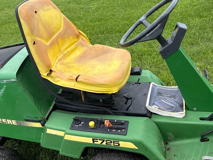 john-deere-f725-image-13