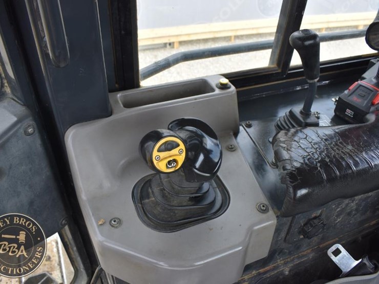 2015-komatsu-d61exi-23-image-36