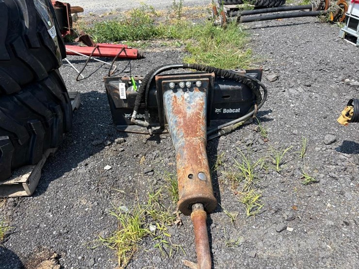 bobcat-hb880-skid-steer-rock-hammer-image-1