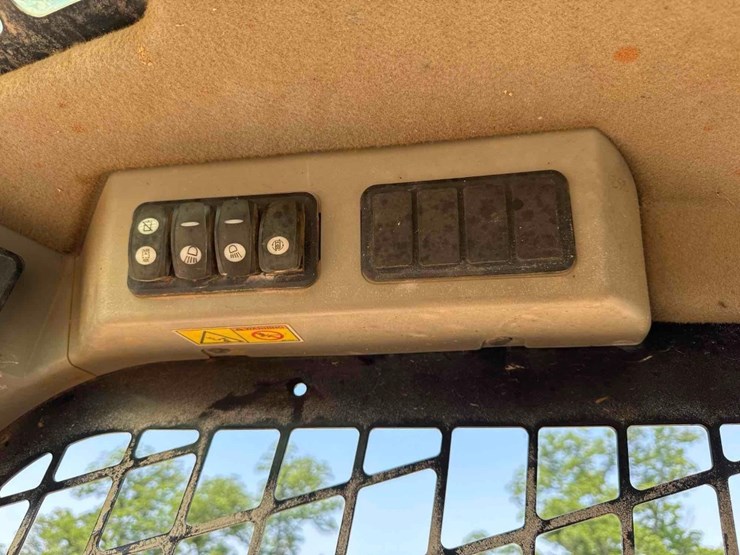 2016-caterpillar-259d-image-30