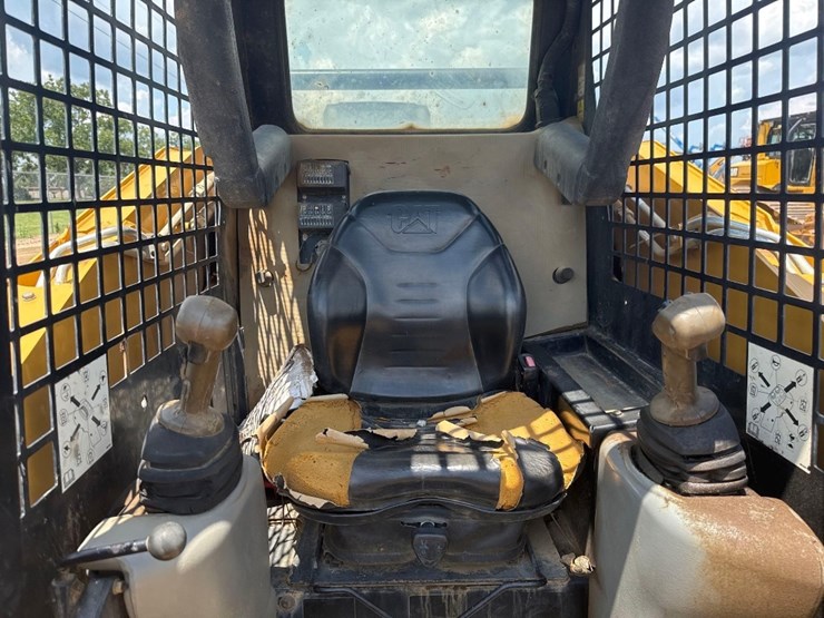 2011-caterpillar-259b3-image-20