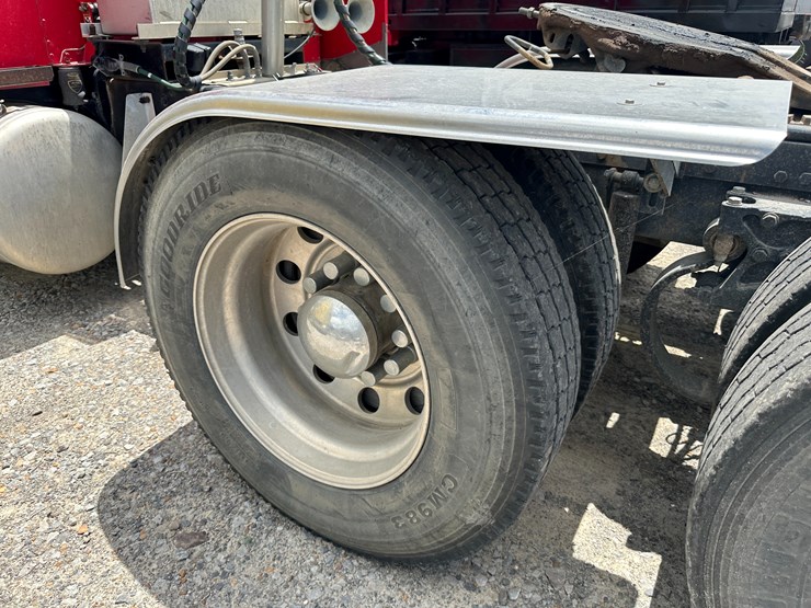 2003-peterbilt-379-image-7