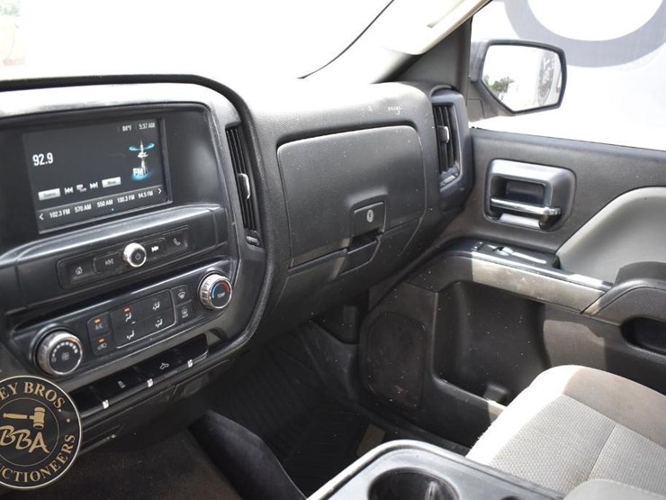 2017-chevrolet-silverado-1500-image-33