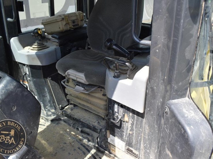 2014-komatsu-d51exi-22-image-65