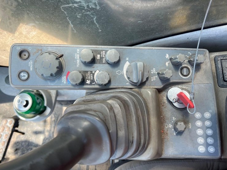 2013-deere-470g-lc-image-42