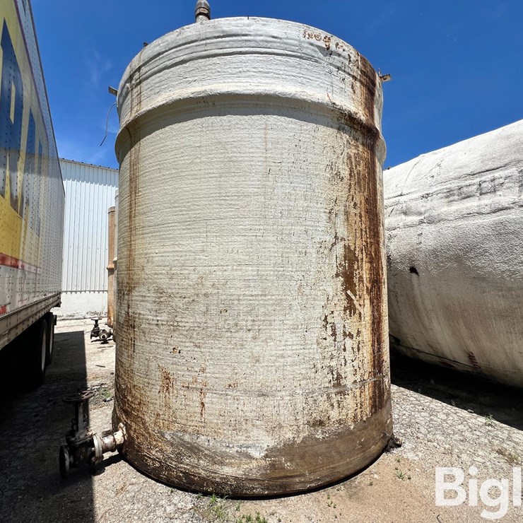 7,000-Gallon (Approx.) Fiberglass Liquid Feed Storage Tank