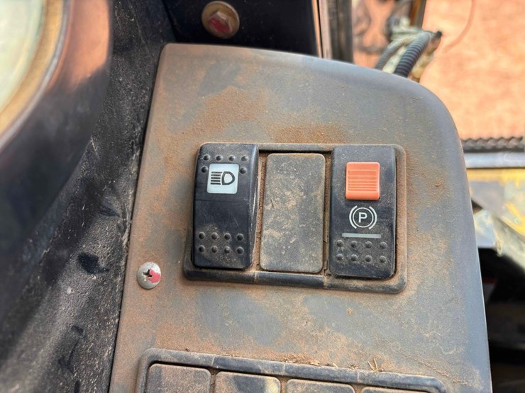 2018-asv-rt75-skidsteer-image-19