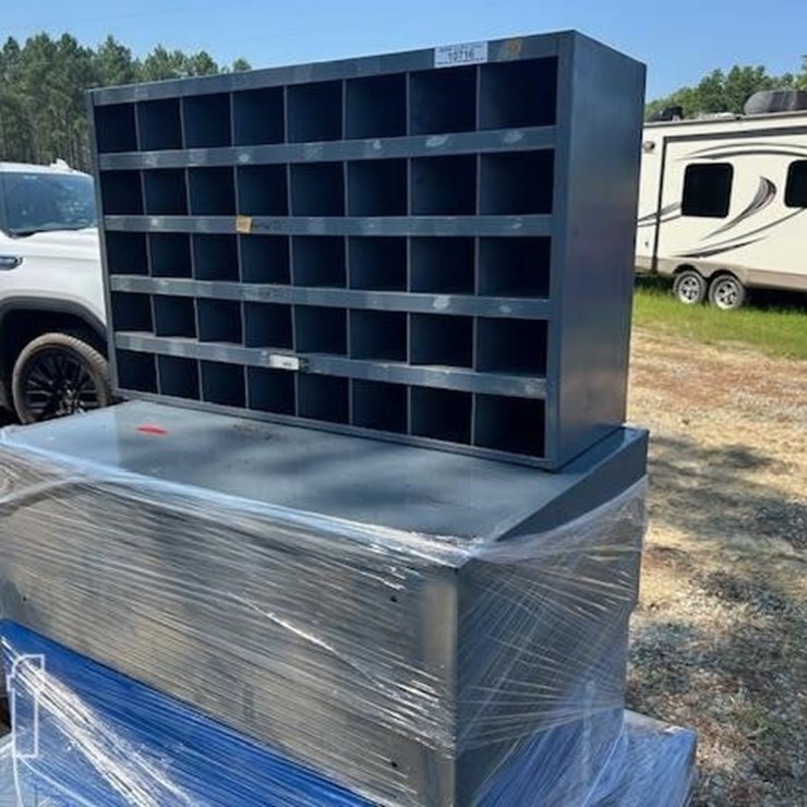 (3) 40 SLOT METAL BOLT BINS
