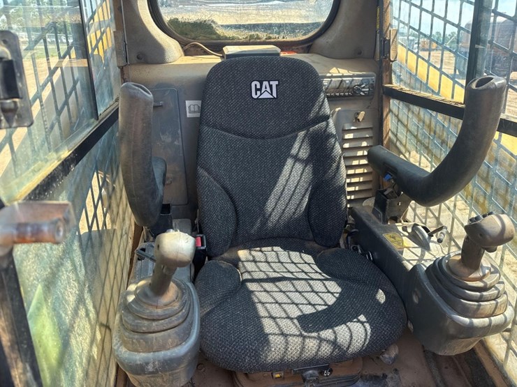 2017-caterpillar-299d2-xhp-image-24