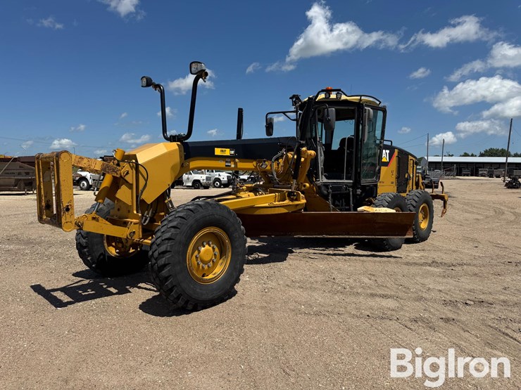2010-caterpillar-12m-image-1