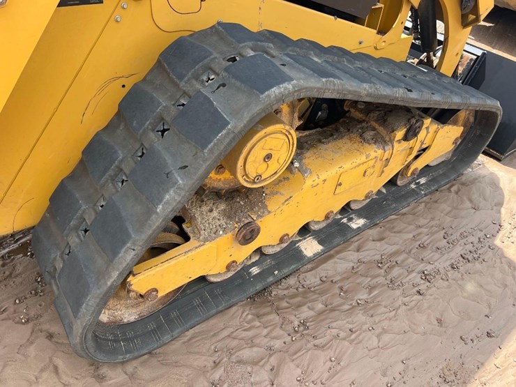 2021-caterpillar-279d3-image-17