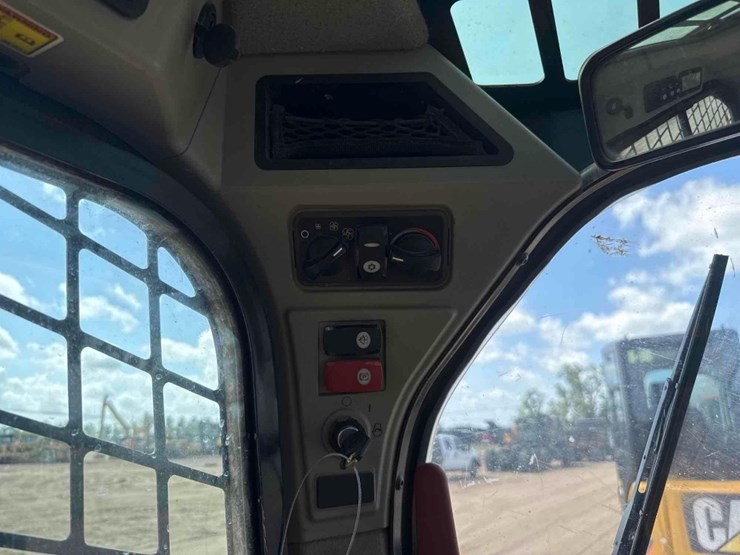 2019-caterpillar-299d2-xhp-image-25