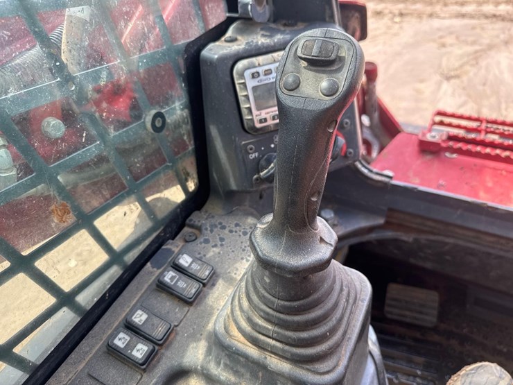 2023-takeuchi-tl10v2-image-27