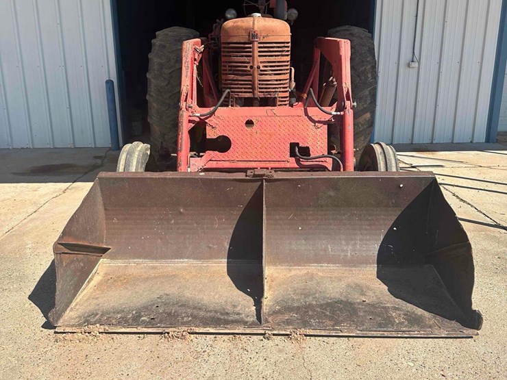 farmall-m-with-loader-image-1