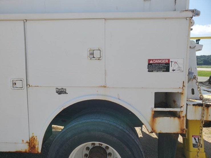 #359-•-1997-gmc-c7500-digger-derricks-truck-image-14