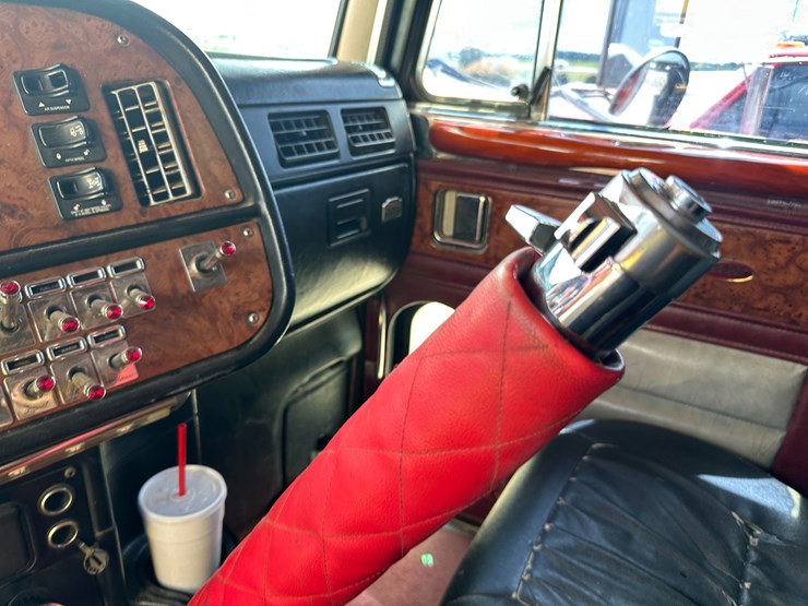 2003-peterbilt-379-image-76