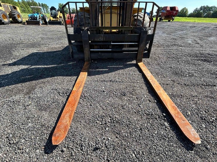 2010-caterpillar-cm1210106-rought-terrain-forklift-image-12