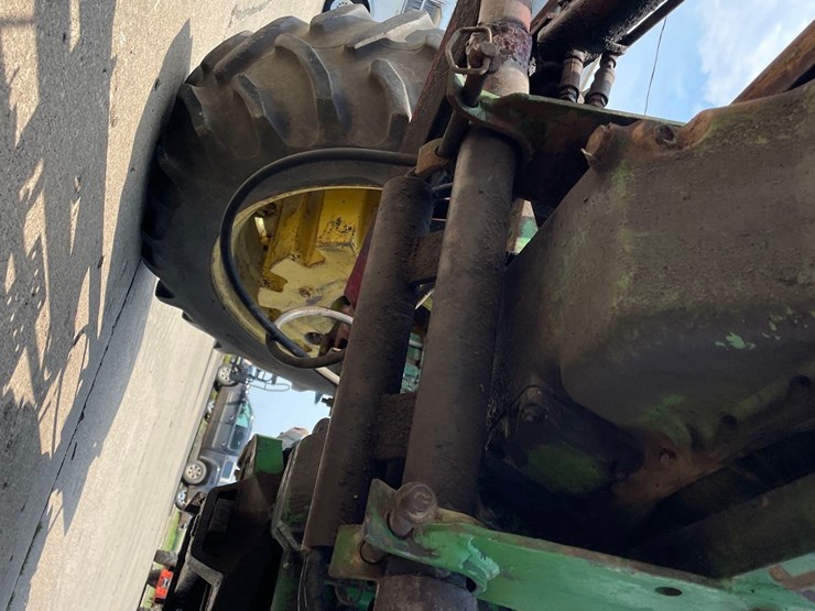 john-deere-3010-image-46